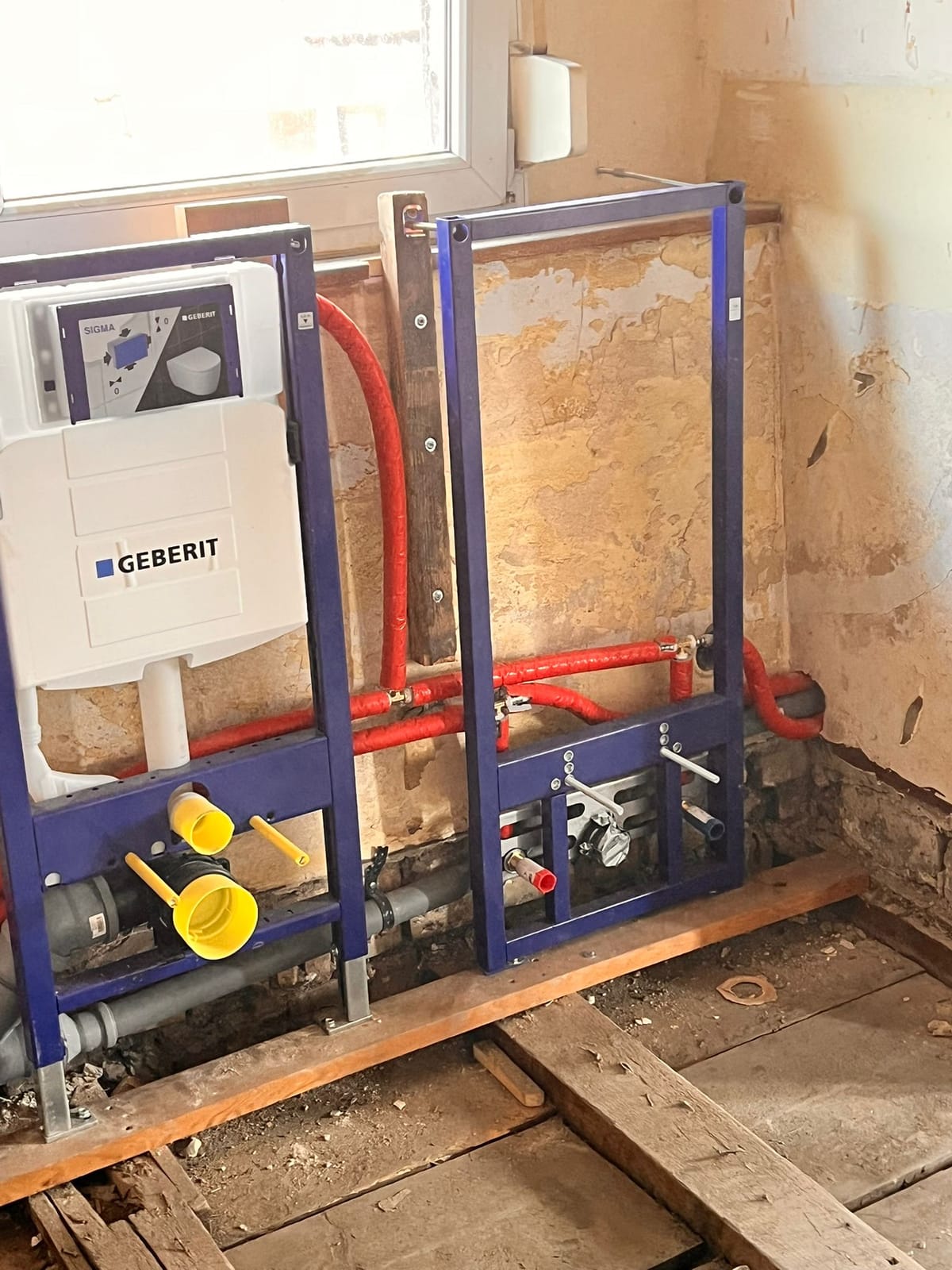 Bad im Rohbau mit Vorwandinstallation