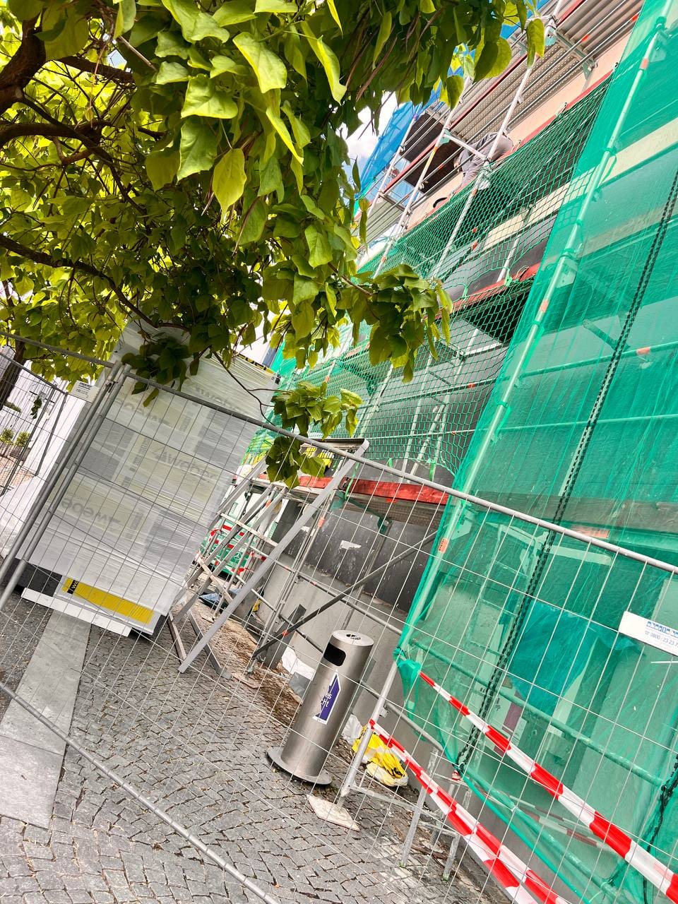 Baustelle während der laufenden Arbeiten