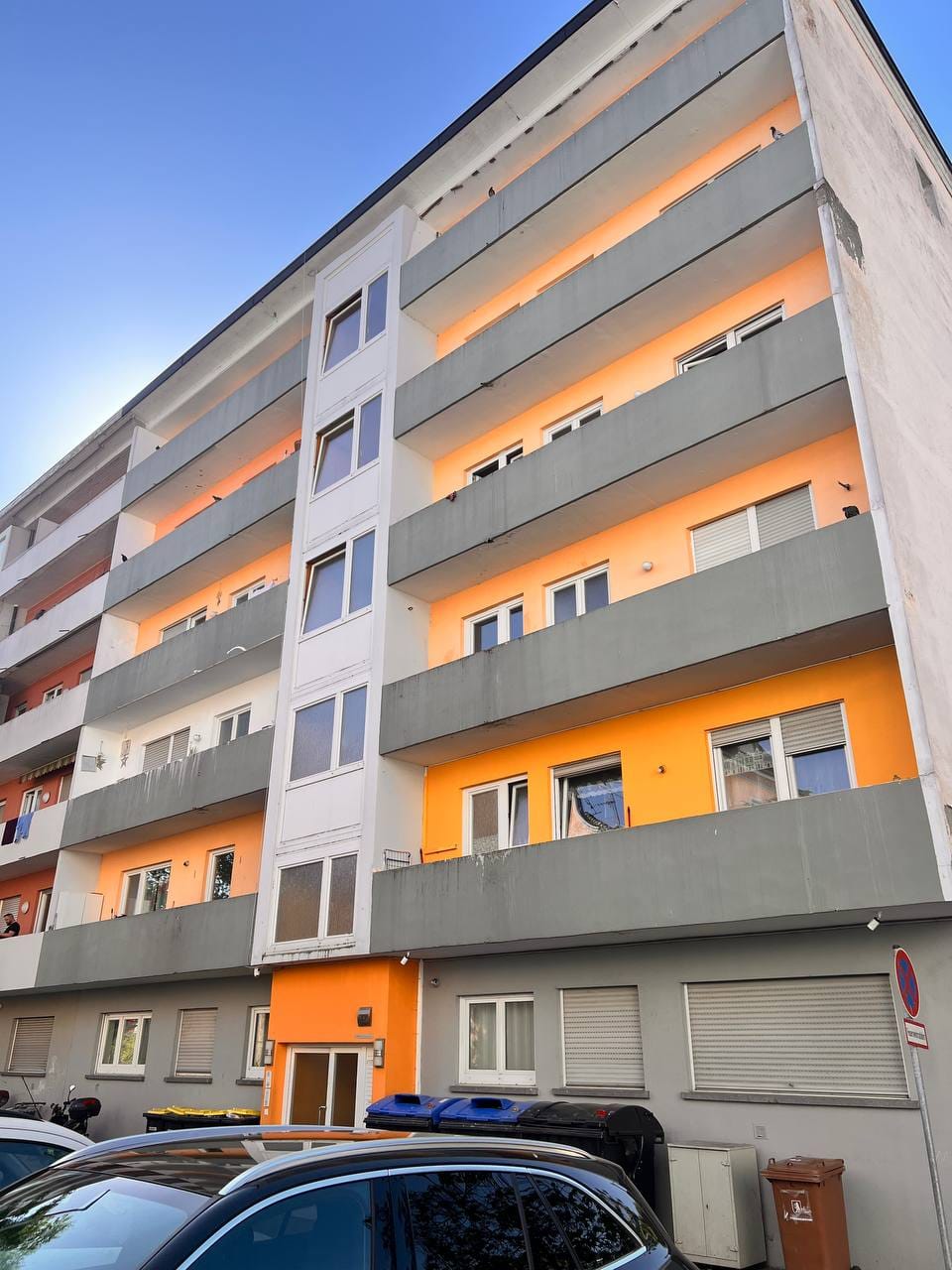 Modernisiertes Mehrfamilienhaus nach Fassadenarbeiten